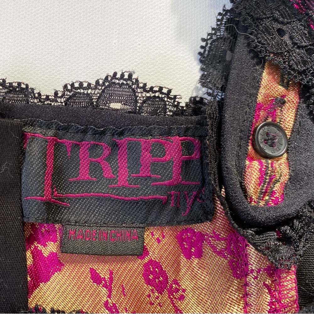 Tripp NYC Vintage Corset. Size Medium - Picture 4 of 4